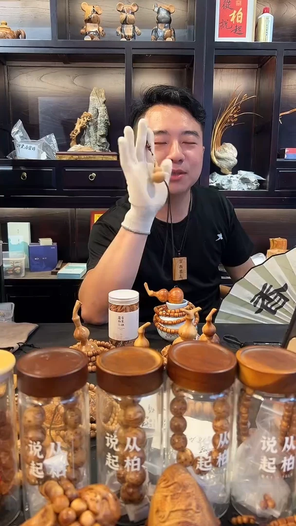 崖柏挂绳小葫芦挂饰