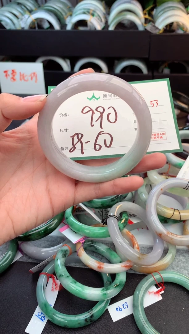 未镶嵌定制翡翠毛货需精细抛光+多人