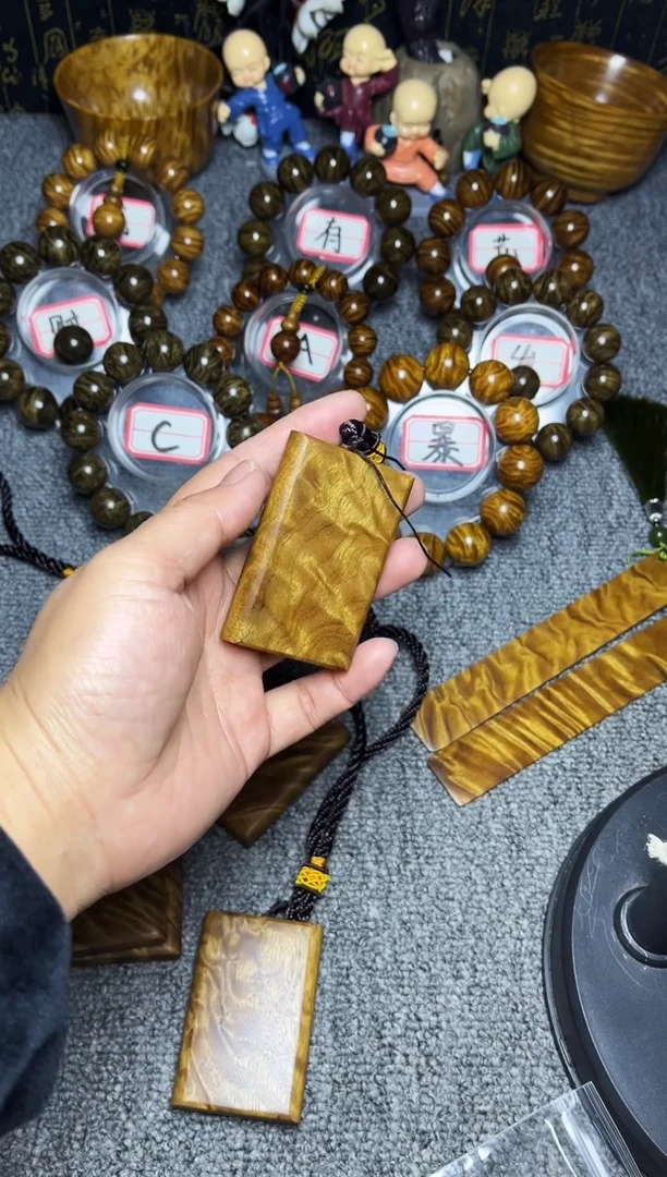 金丝楠无事牌阿*龙胆纹118