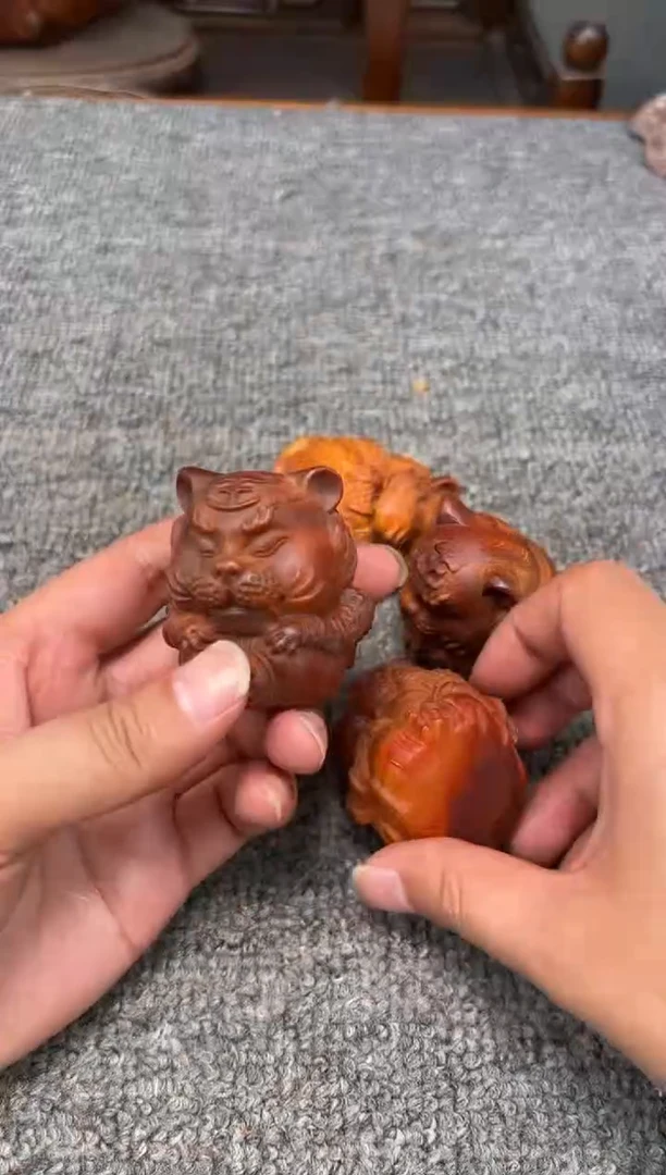 柏木（崖柏）虎先锋 黑骨手把件 到手一个