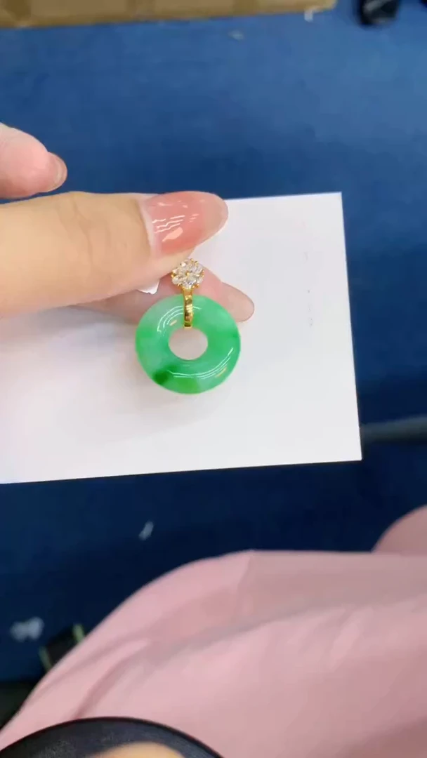 翡翠未镶嵌颈饰           1