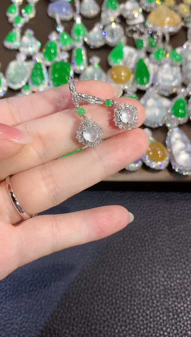 18K金镶嵌翡翠耳饰A43