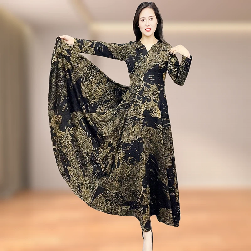 长裙U型领大码连衣裙裙子长款印花宽松V领碎花春季高腰大摆裙显瘦