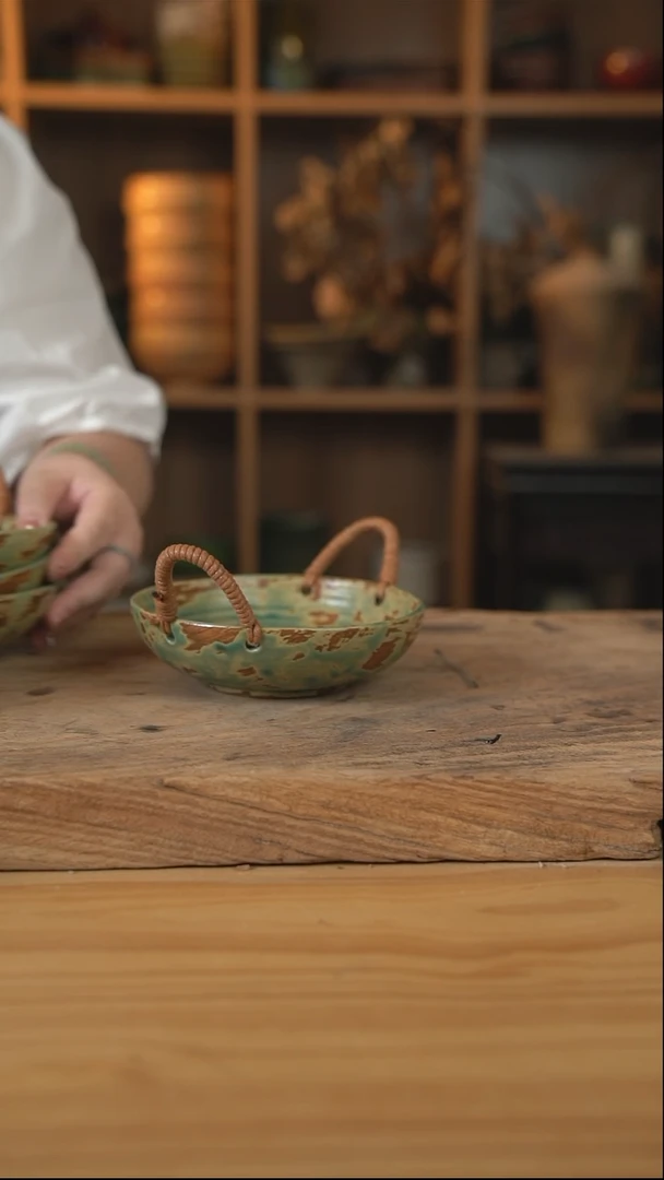 黄绿色的6英寸麻绳螺纹小提篮