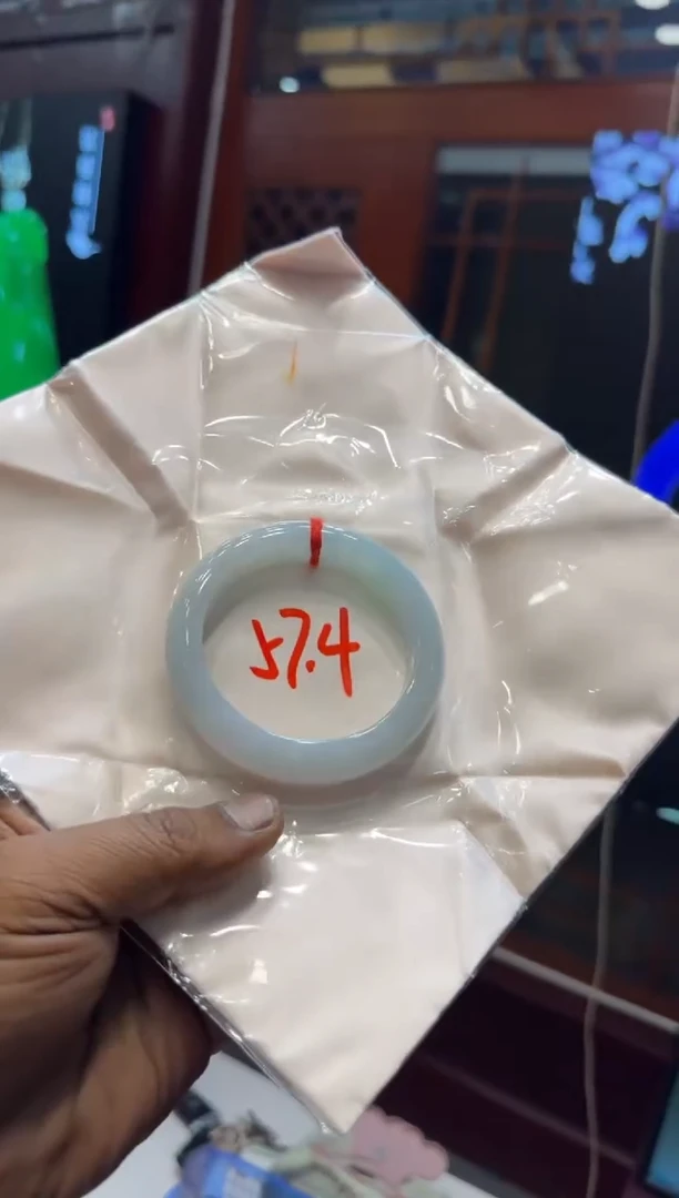 未镶嵌手镯翡翠手镯