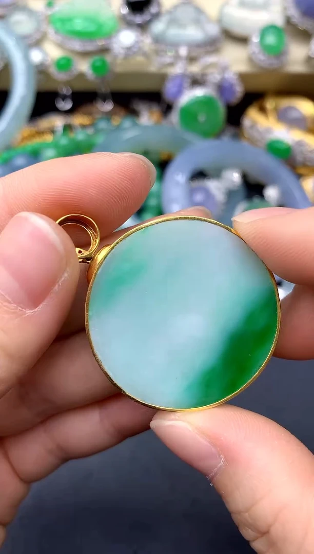 颈饰18K金镶嵌翡翠122 -中国好珍宝