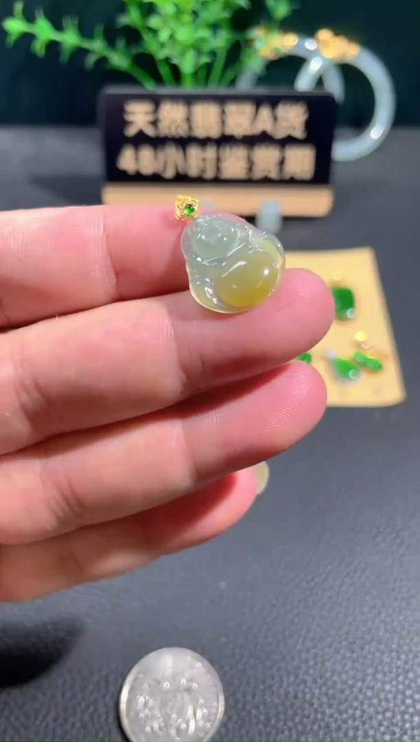 翡翠18K金镶嵌颈饰翡翠