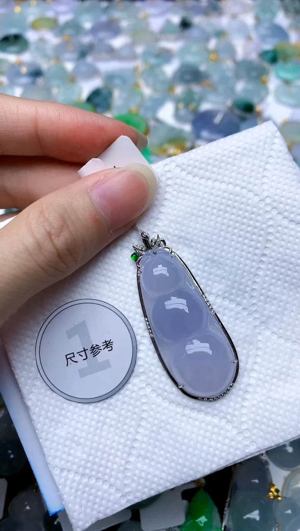 颈饰18K金镶嵌翡翠天然A货翡翠