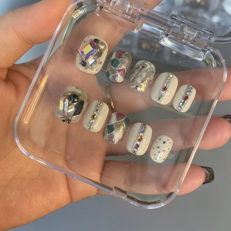 甜酷奶白格纹彩钻显白纯手工穿戴甲气质高级ins美甲贴片