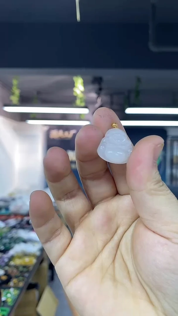 颈饰18K金镶嵌和田玉（白玉）多样性发其一颜色微差