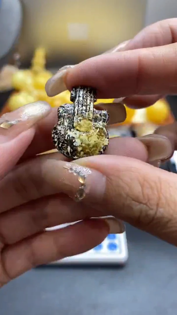 琥珀未镶嵌珠宝奇石946