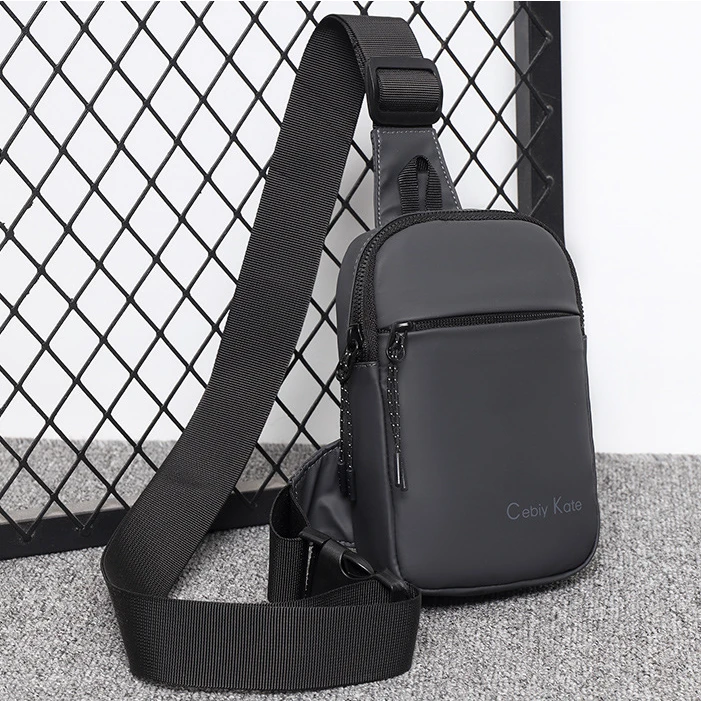 新款单肩斜挎包男士休闲防泼水新款手机包百搭胸包男士胸前小背包