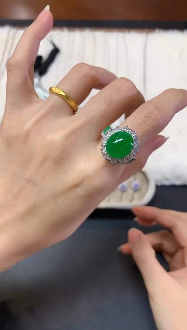 18K金镶嵌戒指翡翠G*珍W300|180000