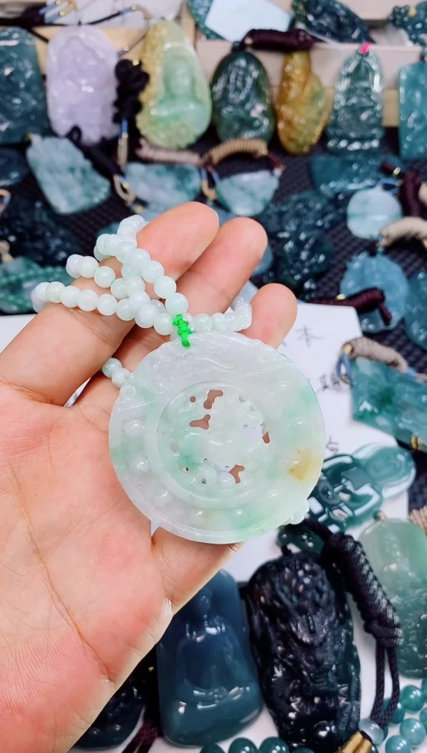 翡翠未镶嵌颈饰
