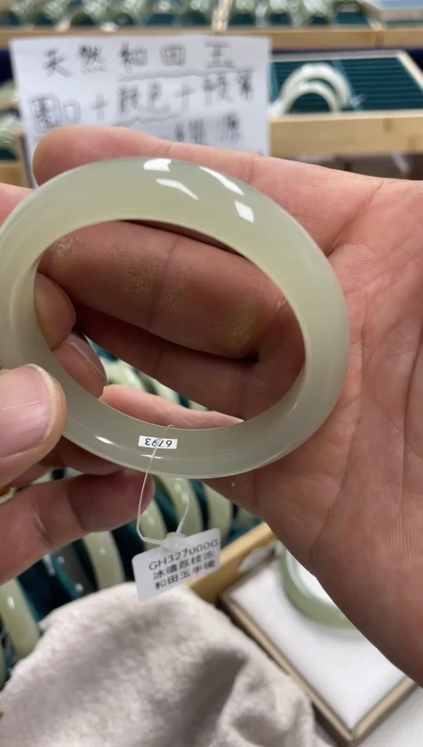 未镶嵌手镯和田玉啊****?和田玉手镯327000