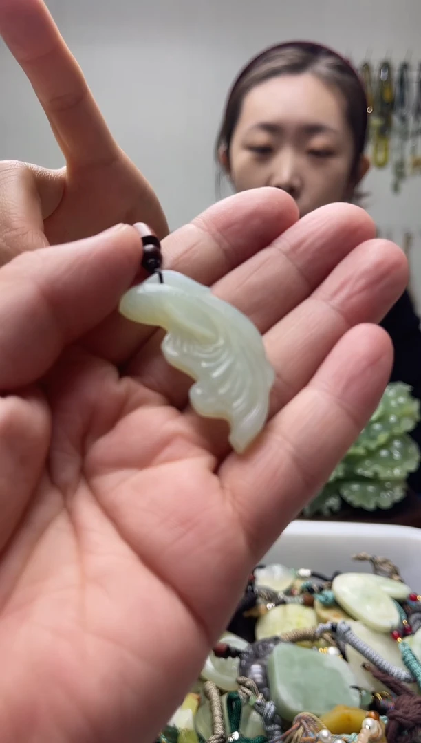 未镶嵌岫玉颈饰`