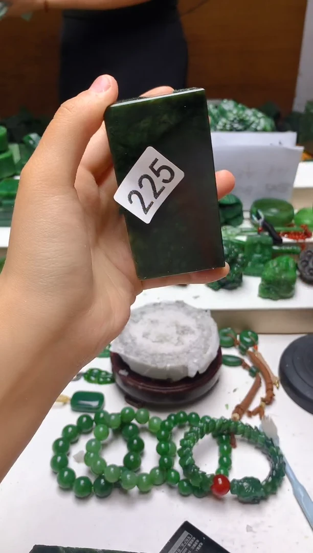 未镶嵌和田玉（碧玉）珠宝半成品有暇