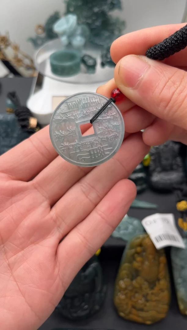 颈饰未镶嵌翡翠山鬼