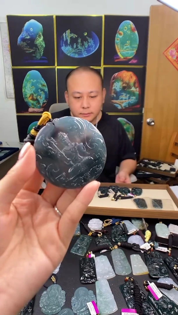 翡翠未镶嵌颈饰多样性发其一