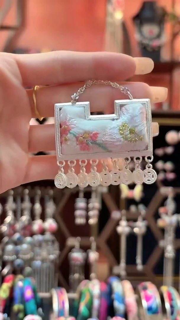 织绣 云织谣民族风精美饰品   6