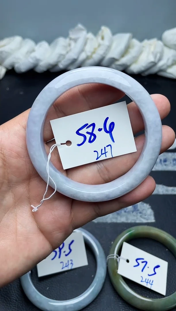 未镶嵌手镯翡翠247
