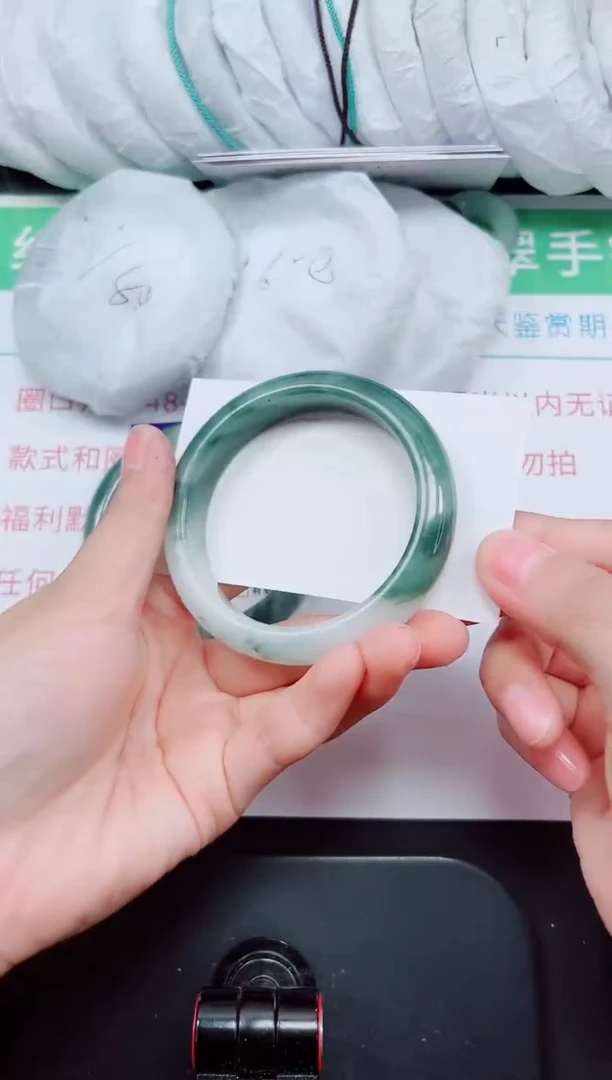 石英质玉手镯未镶嵌130-54/55