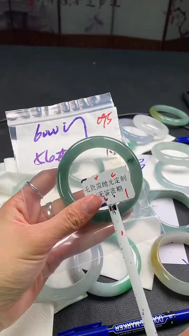 【闪购商品】定制翡翠未镶嵌毛货需精细抛光多样性手镯发一件6000元