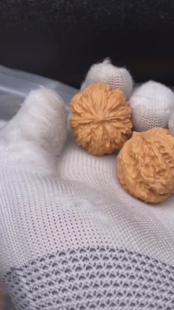 【闪购商品】文玩核桃把件暴雪