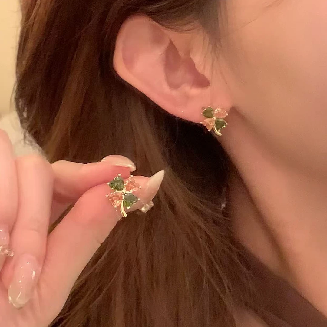 芒果饰品 铜合金锆石耳饰 秋冬轻奢闪锆四叶花耳环女气质耳钉耳饰