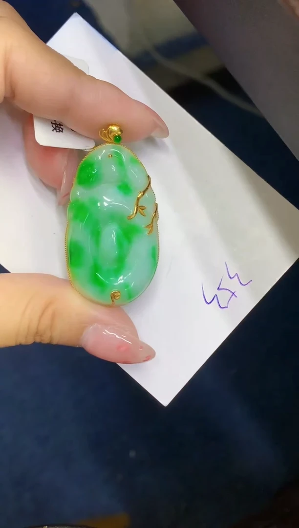 翡翠18K金镶嵌颈饰缅甸天然翡翠A货
