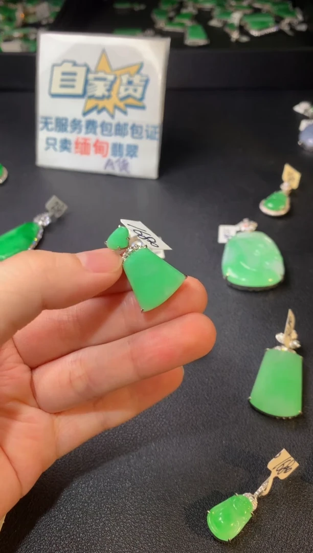 翡翠银S925镶嵌颈饰翡翠