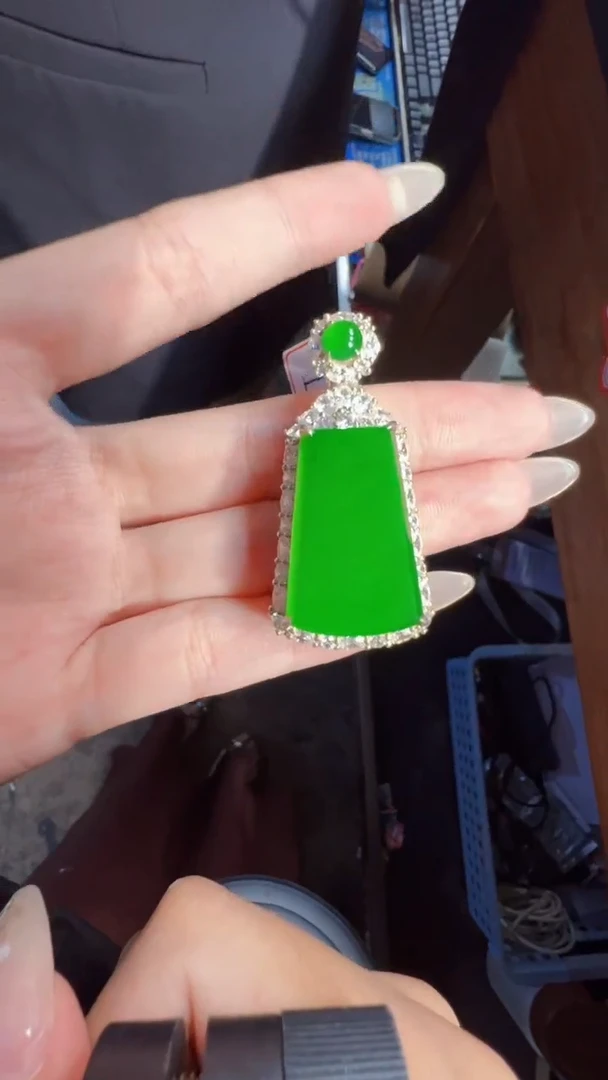 未镶嵌定制翡翠翡翠A货有轻微色差属于正常现象无事牌多样性发货1