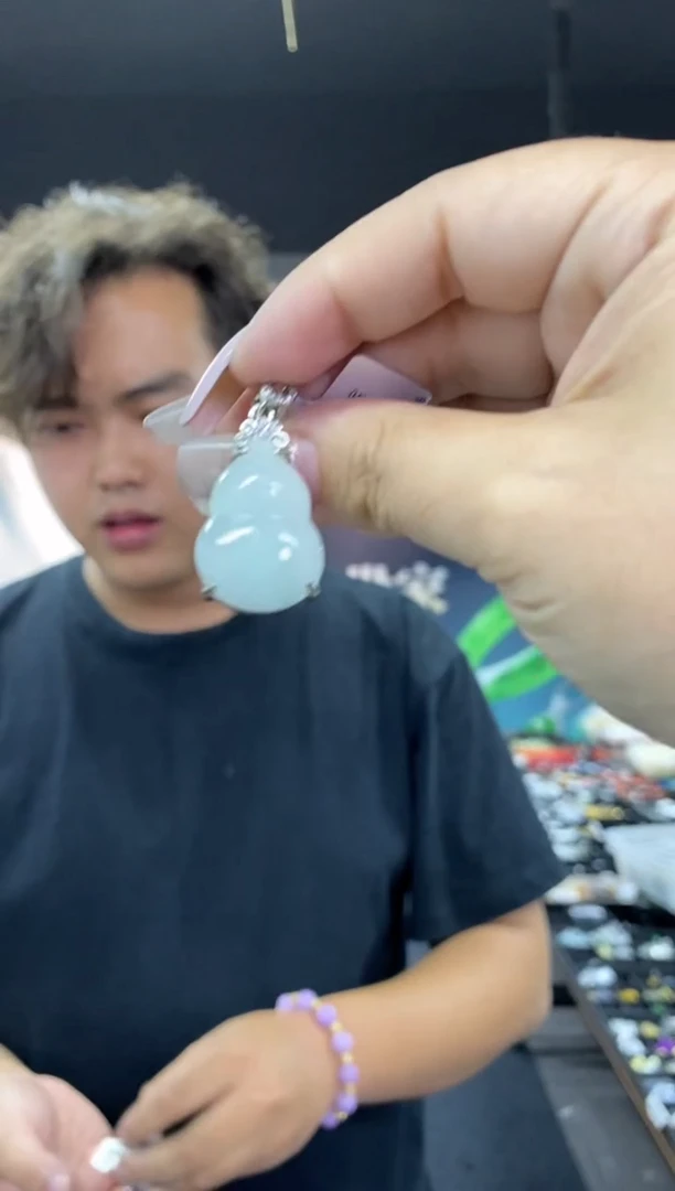 翡翠未镶嵌颈饰多样性发其一颜色微差