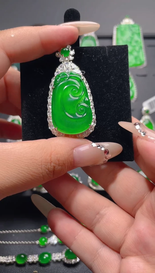 【闪购商品】翡翠颈饰银S925镶嵌天然A货翡翠