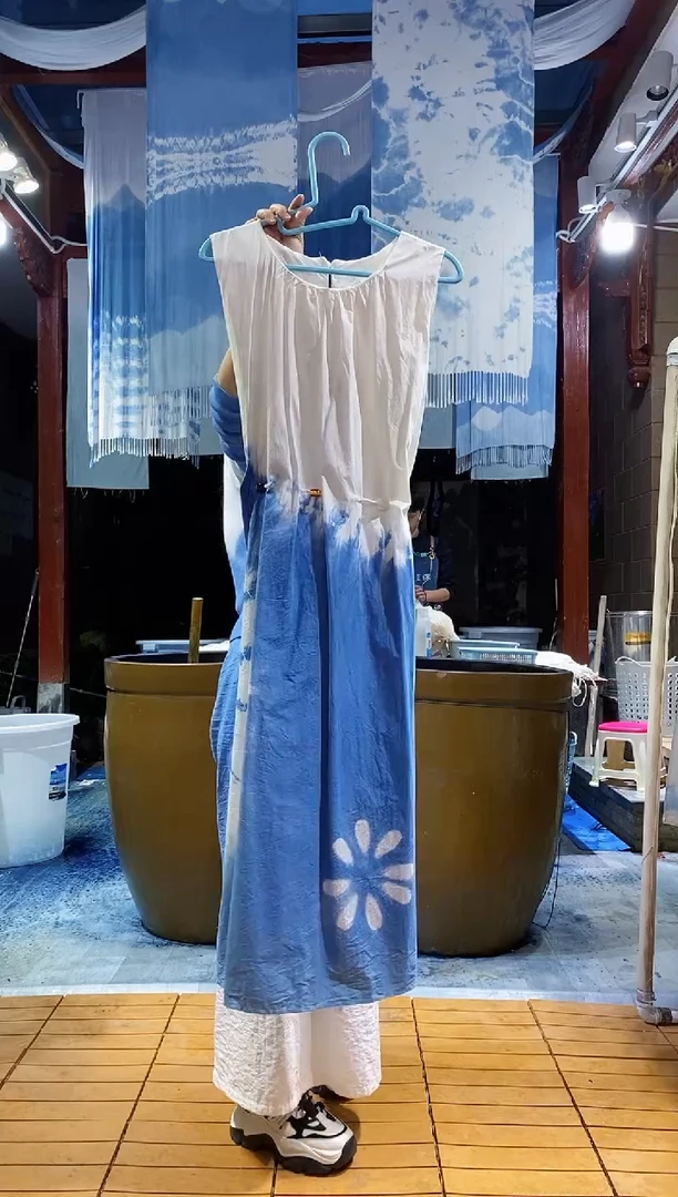 云浅蓝深 扎染服装 腰部木珠背心裙 压花