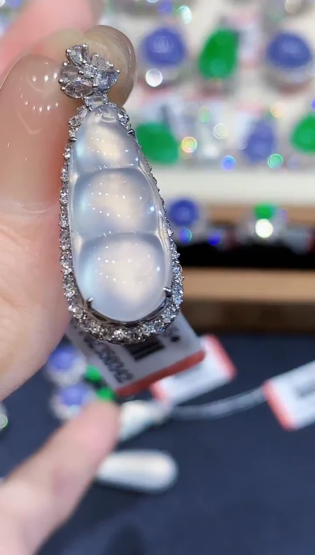 吊坠(不含链)18K金镶嵌翡翠B****7W