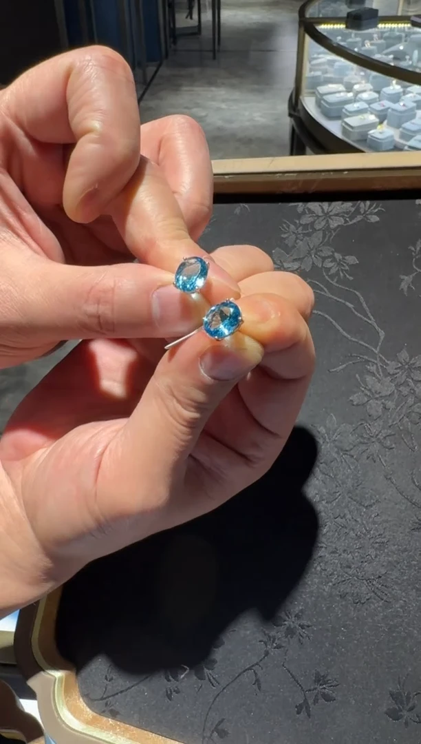 18K金镶嵌耳钉坦桑石8【