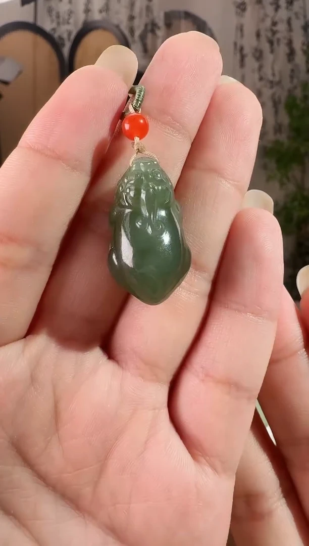 颈饰未镶嵌和田玉湖水绿貔貅