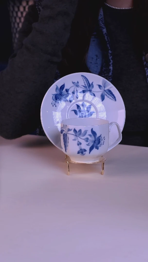 每天早上六点（杯碟）