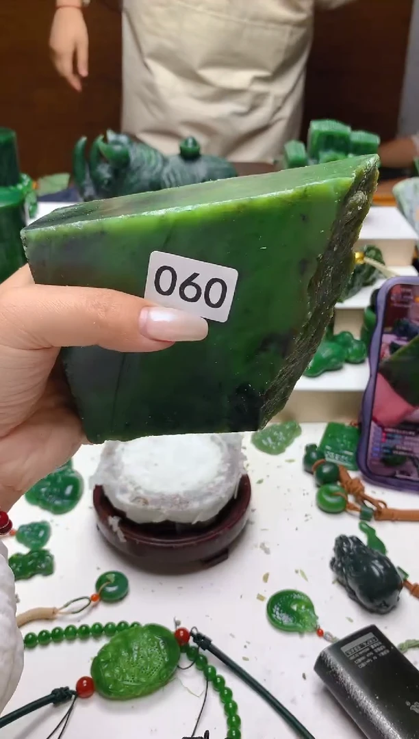 未镶嵌和田玉（碧玉）珠宝半成品1