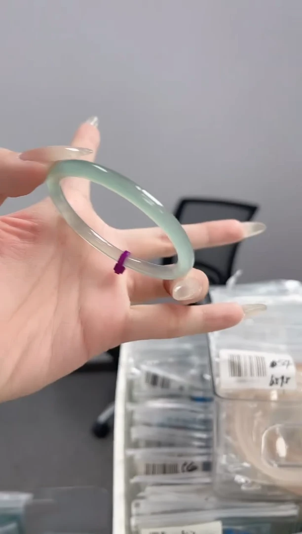 玛瑙/玉髓手镯未镶嵌55-56圈