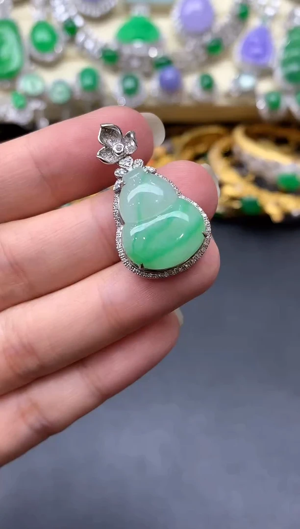 颈饰18K金镶嵌翡翠123-中国好珍宝