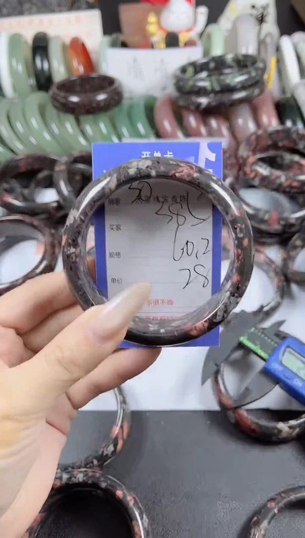 未镶嵌手镯石英质玉385