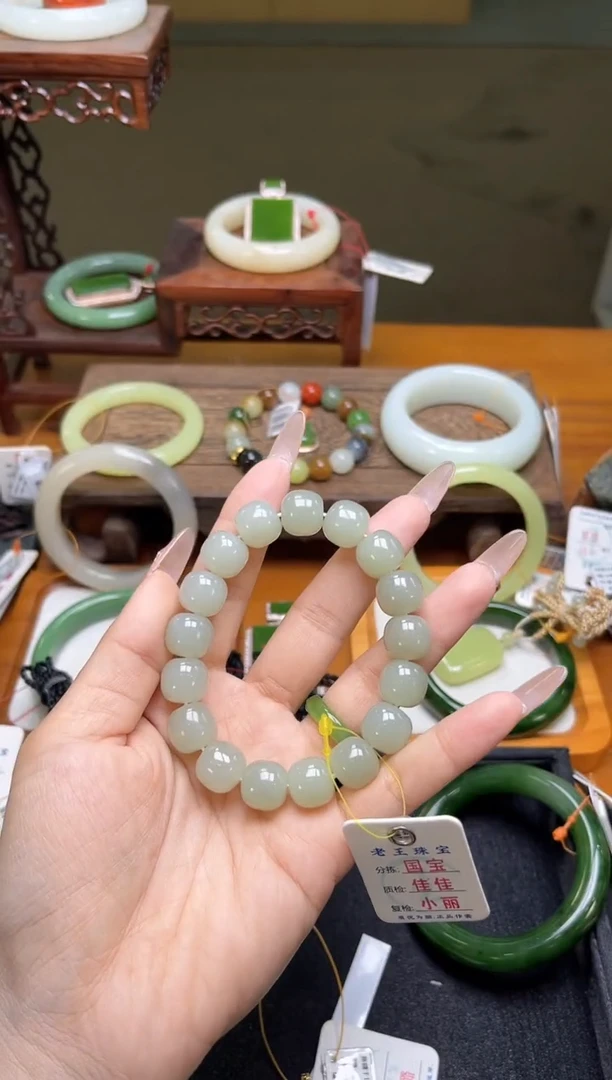 未镶嵌手串和田玉卡13且末青白 老型