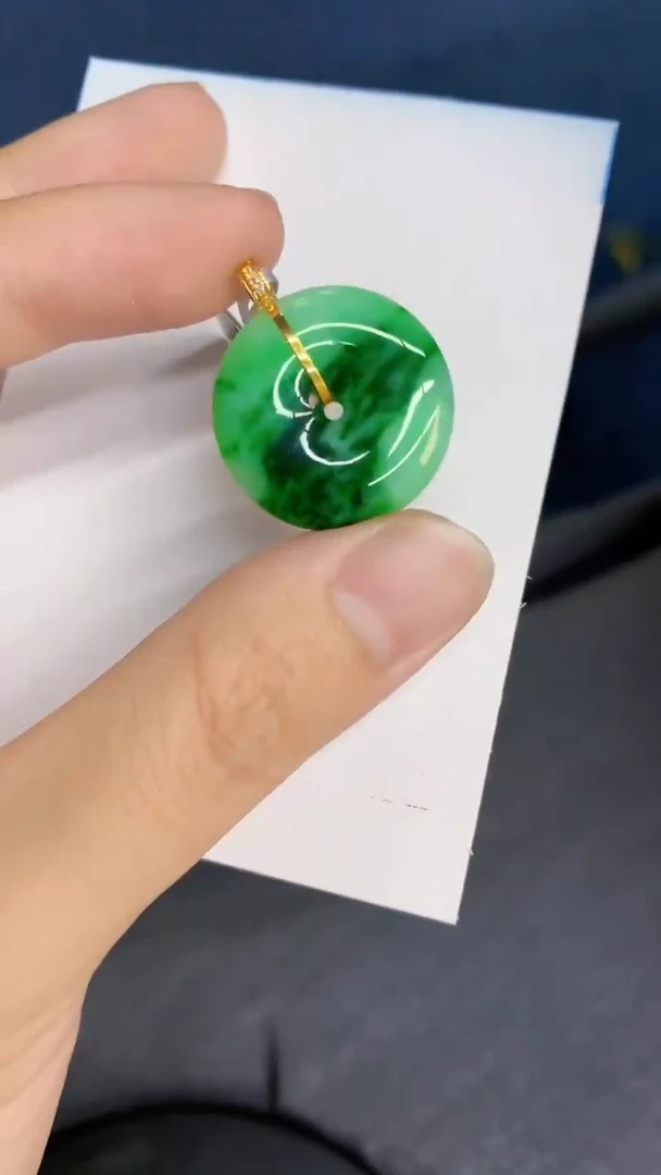 翡翠18K金镶嵌颈饰           1