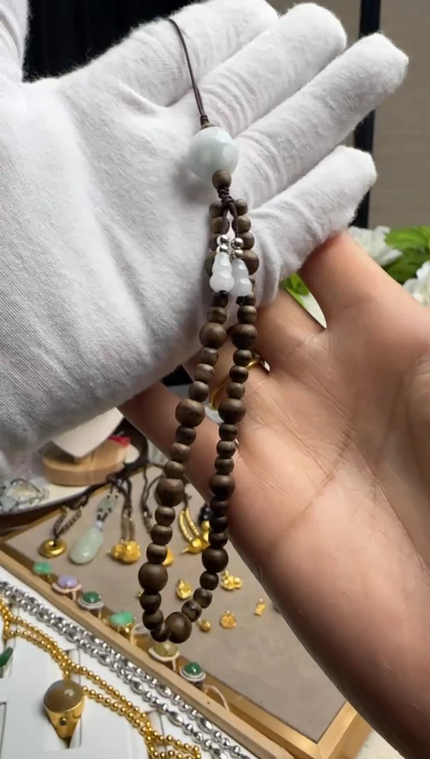 颈饰未镶嵌翡翠挂件