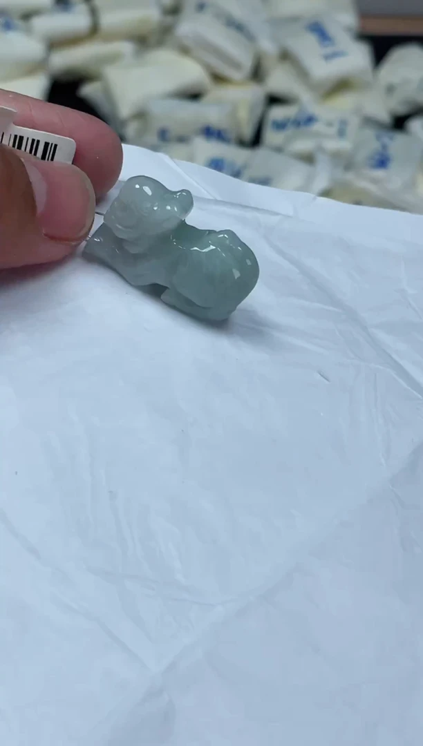 翡翠未镶嵌颈饰184