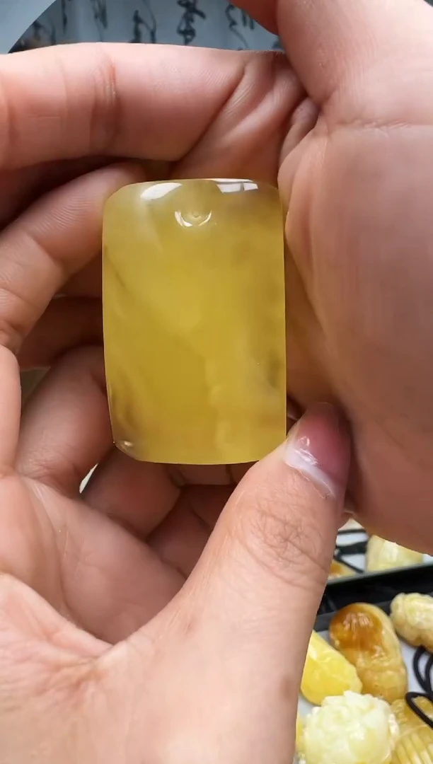 【闪购商品】琥珀裸石未镶嵌挂坠