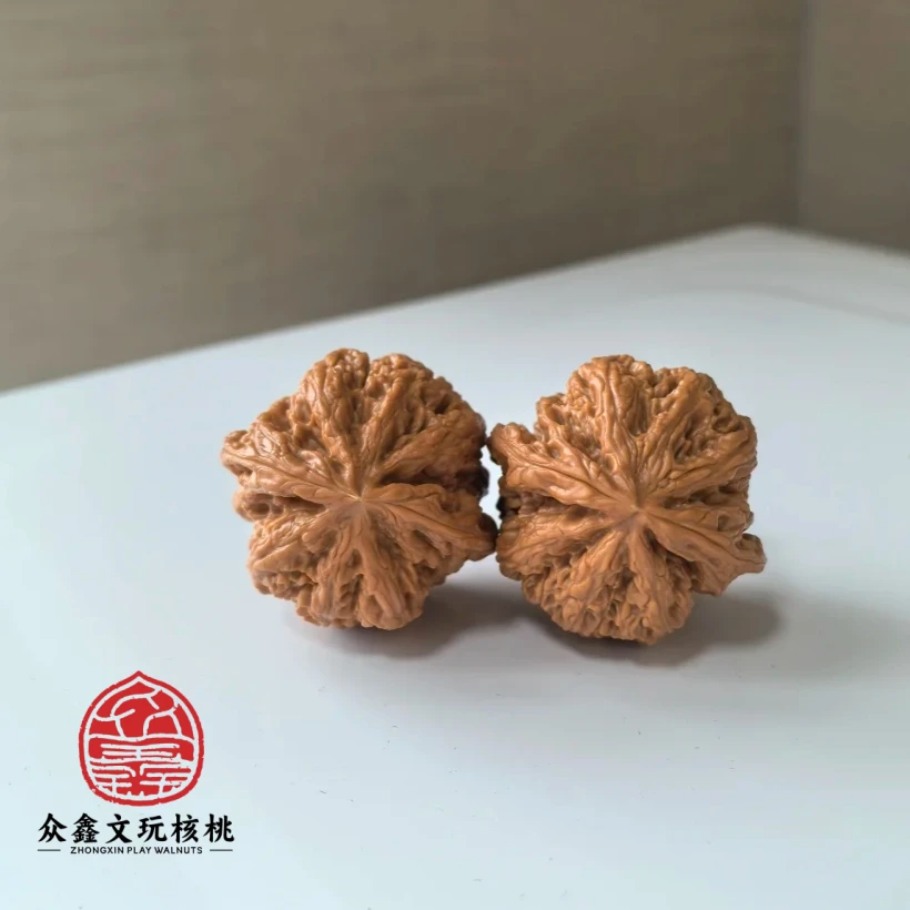 众鑫清华哥-大粗筋文玩核桃42.43左右尺寸（有修）