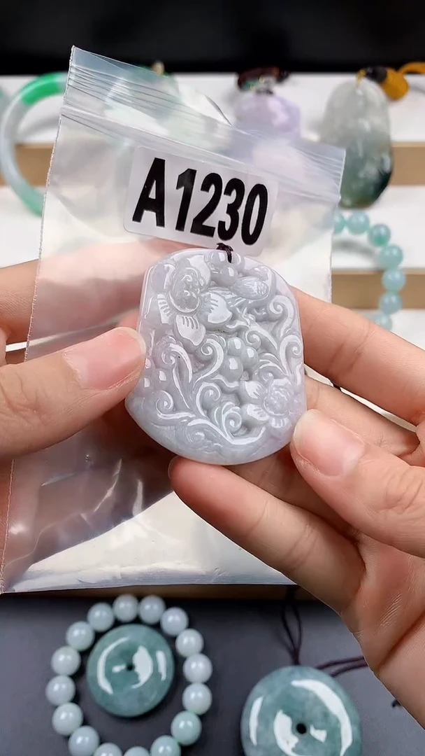 颈饰未镶嵌翡翠天然翡翠吊坠挂件